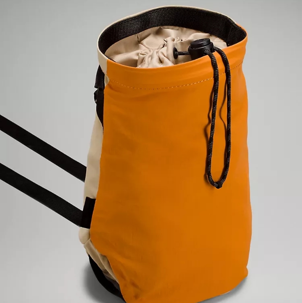 NWT Lululemon crossbody water bag